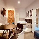 Complex Grey Rewolucji 27 Apartment *